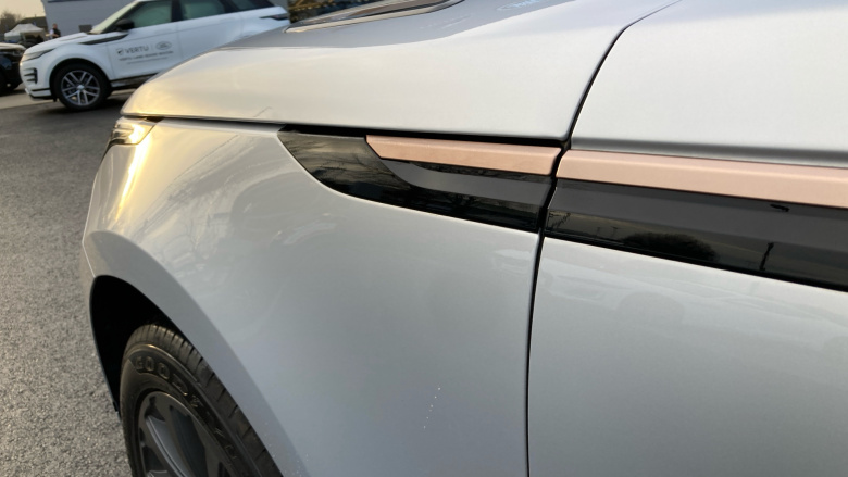 Land Rover Range Rover Velar 2.0 D200 R-Dynamic SE 5dr Auto Diesel Estate